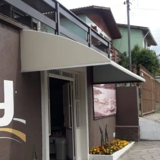 Aplicação de Toldo Fixo