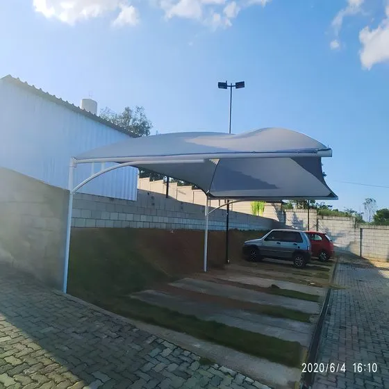 Cobertura sombrite com cabos de aço em vão grande