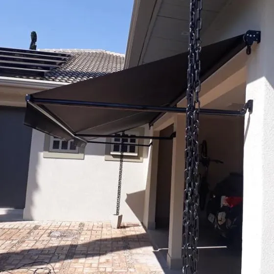 Toldo Cortina com Braço em varanda residencial