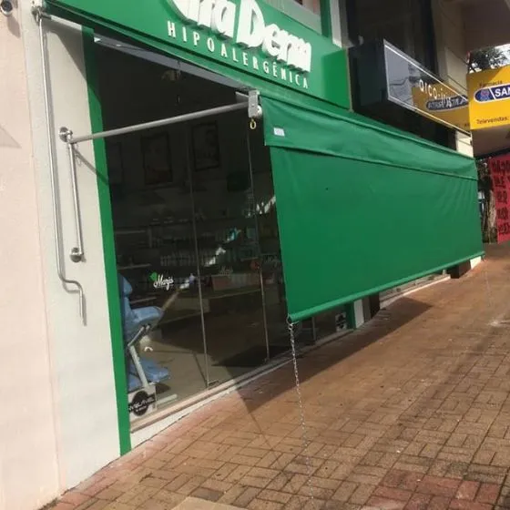 Toldo Cortina com Braço em terraço com churrasqueira