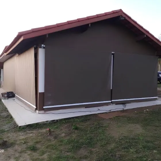 Toldo Retrátil de Tela Screen com tecido cinza grafite